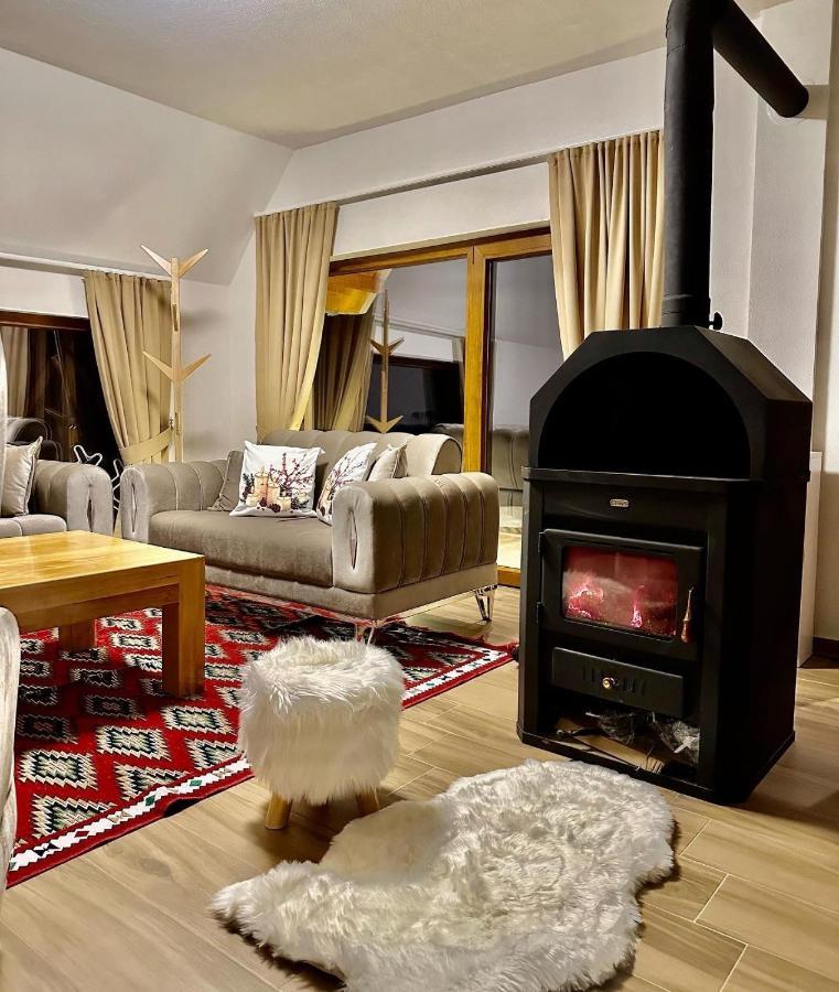 Hotel Te Liqeni Pejë Esterno foto